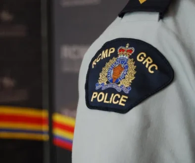 The RCMP badge can be seen on the shoulder of a police officer.