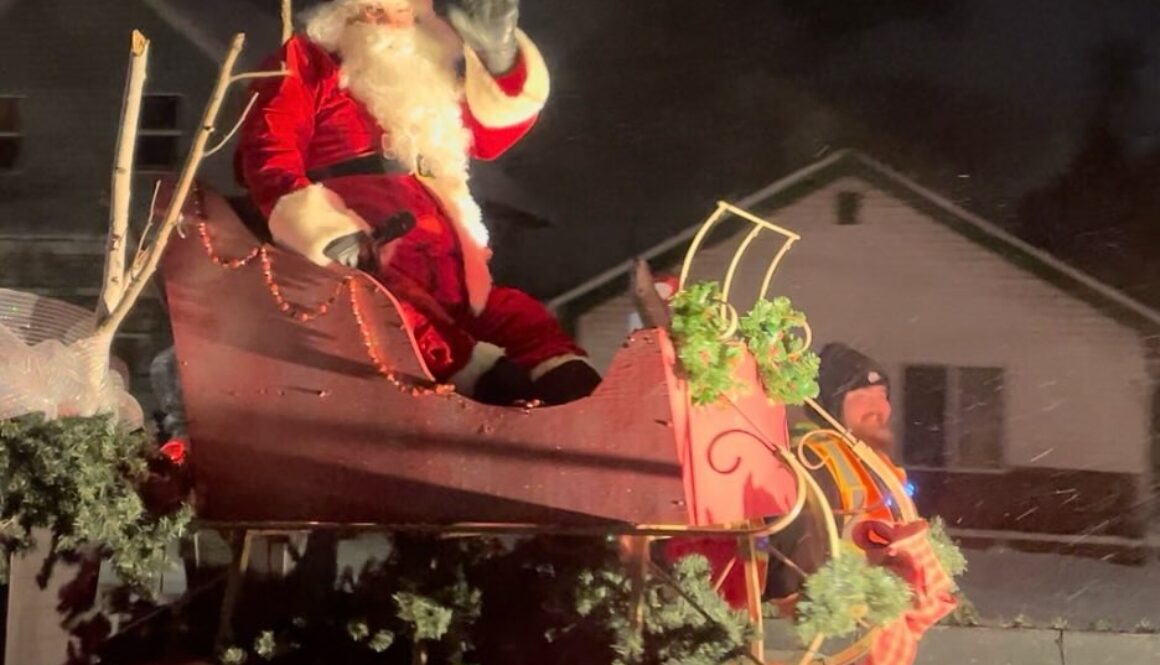 Fort Frances Santa Claus parade Kiwanis CLub photo