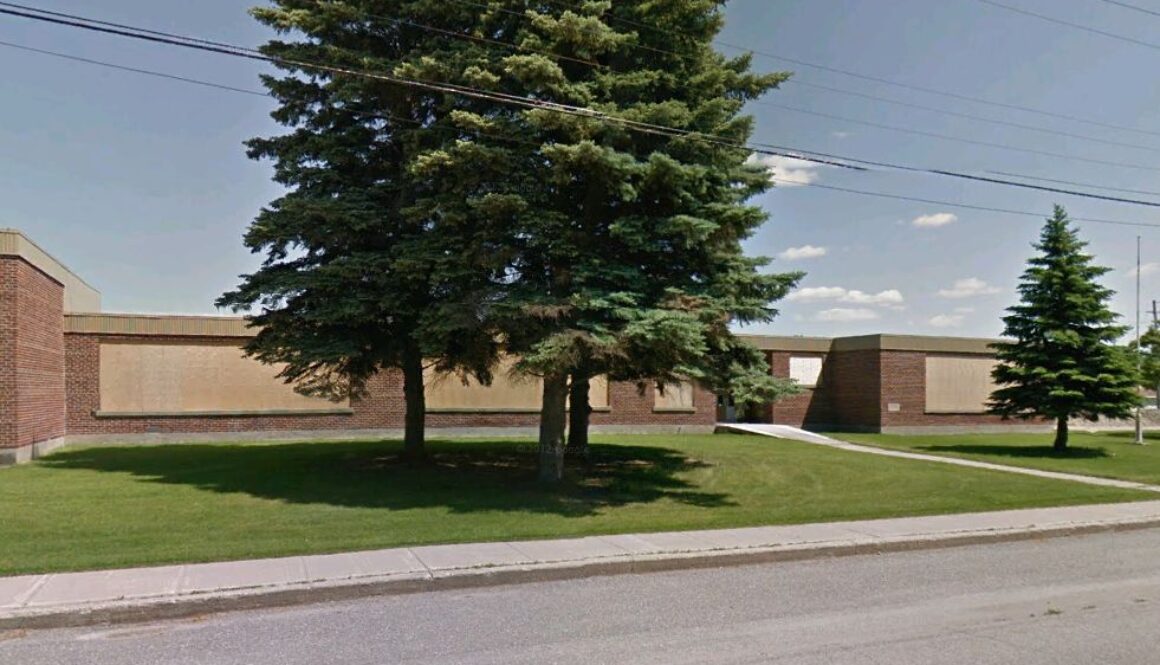 F.H. Huffman School Boarded up(1)