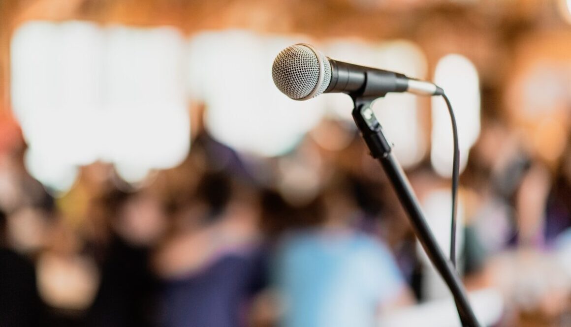 selective focus photography of dynamic microphone