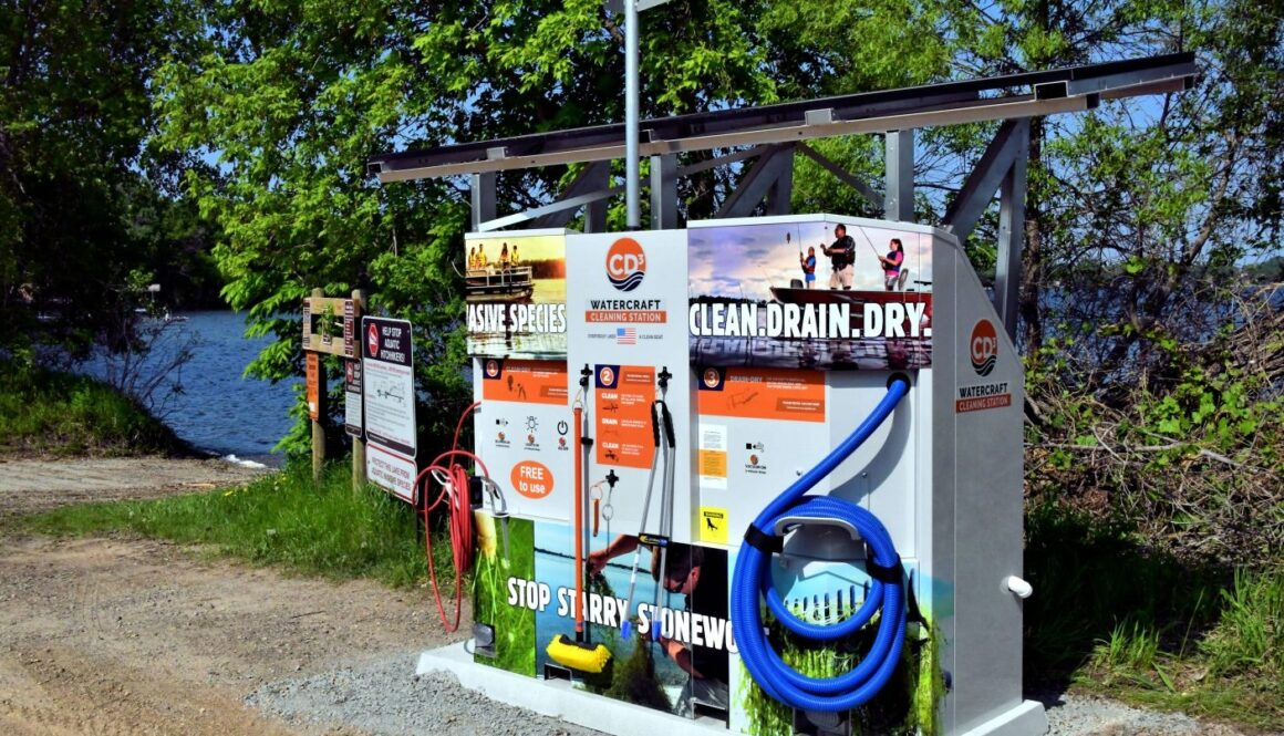 Invasive Species cleaning station - MNC